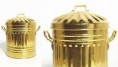 /album/fotogaleria/sylvie-fleurys-gold-plated-trash-can-xcdks-52-jpg/